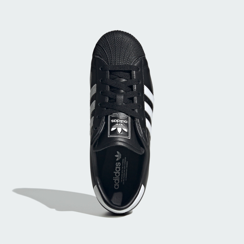 adidasTHE BRAND WITH THE   WELTMARKE MIT DEN  LA MARQUE  3