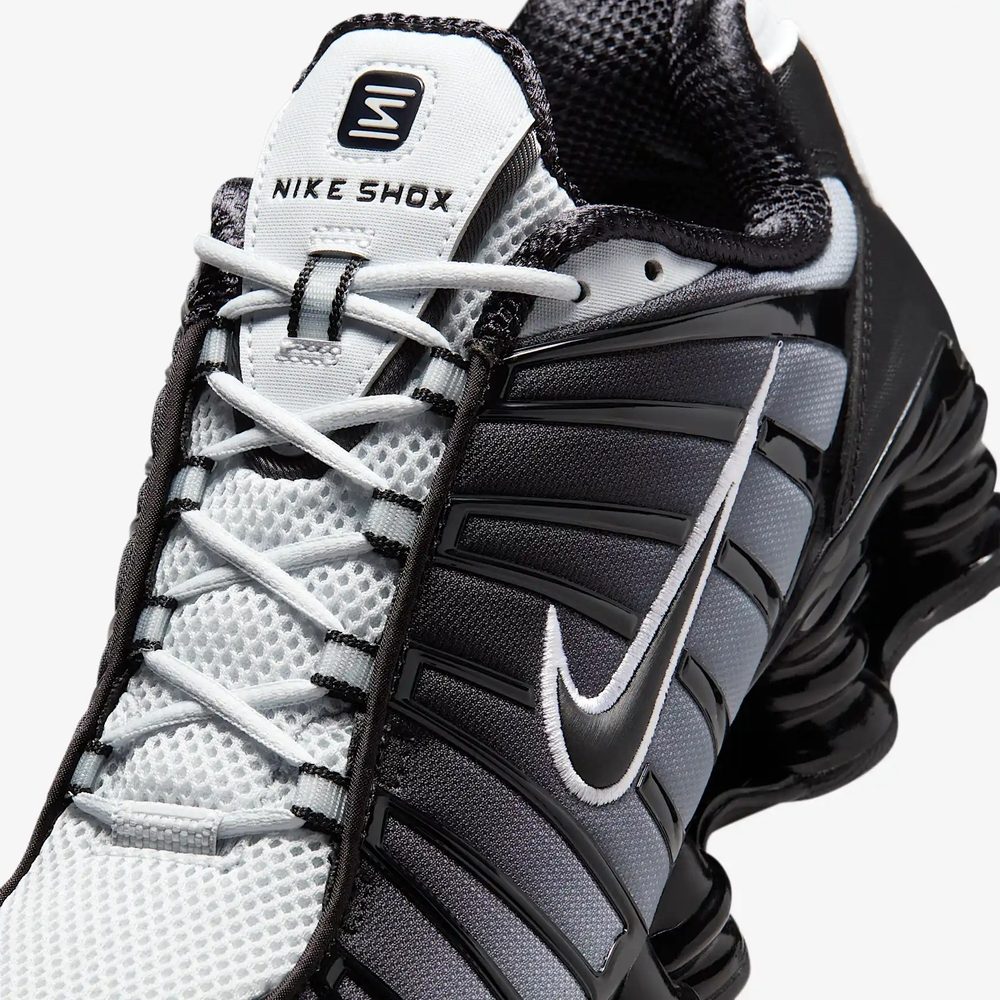 NIKE SHOX