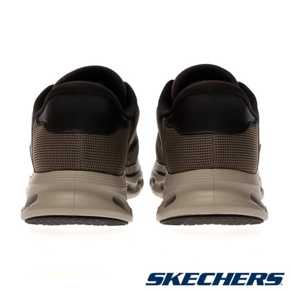 SKECHERS