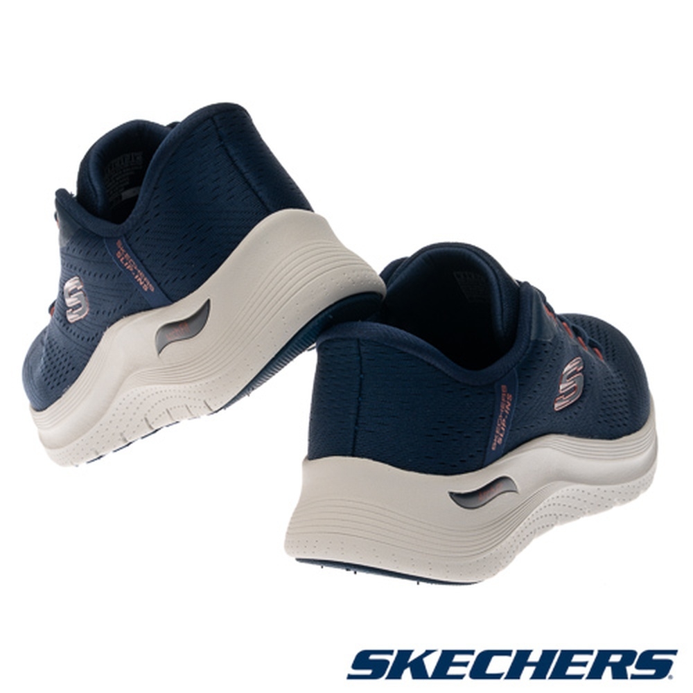 SKECHERS