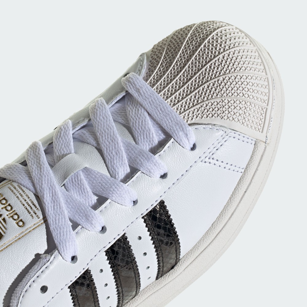 THE BRAND WITH THE  STRIPES WELTMARKE  DEN  LA MARQUE  3 BANDES