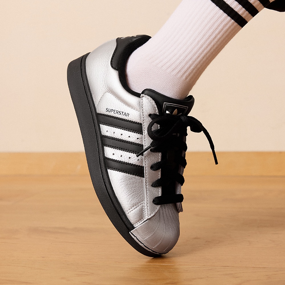 SUPERSTAR